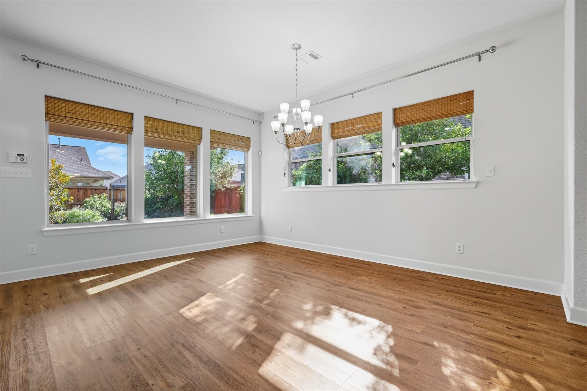 Arlington, Texas, 76005, United States, 2 Bedrooms Bedrooms, ,2 BathroomsBathrooms,Residential,For Sale,1981286