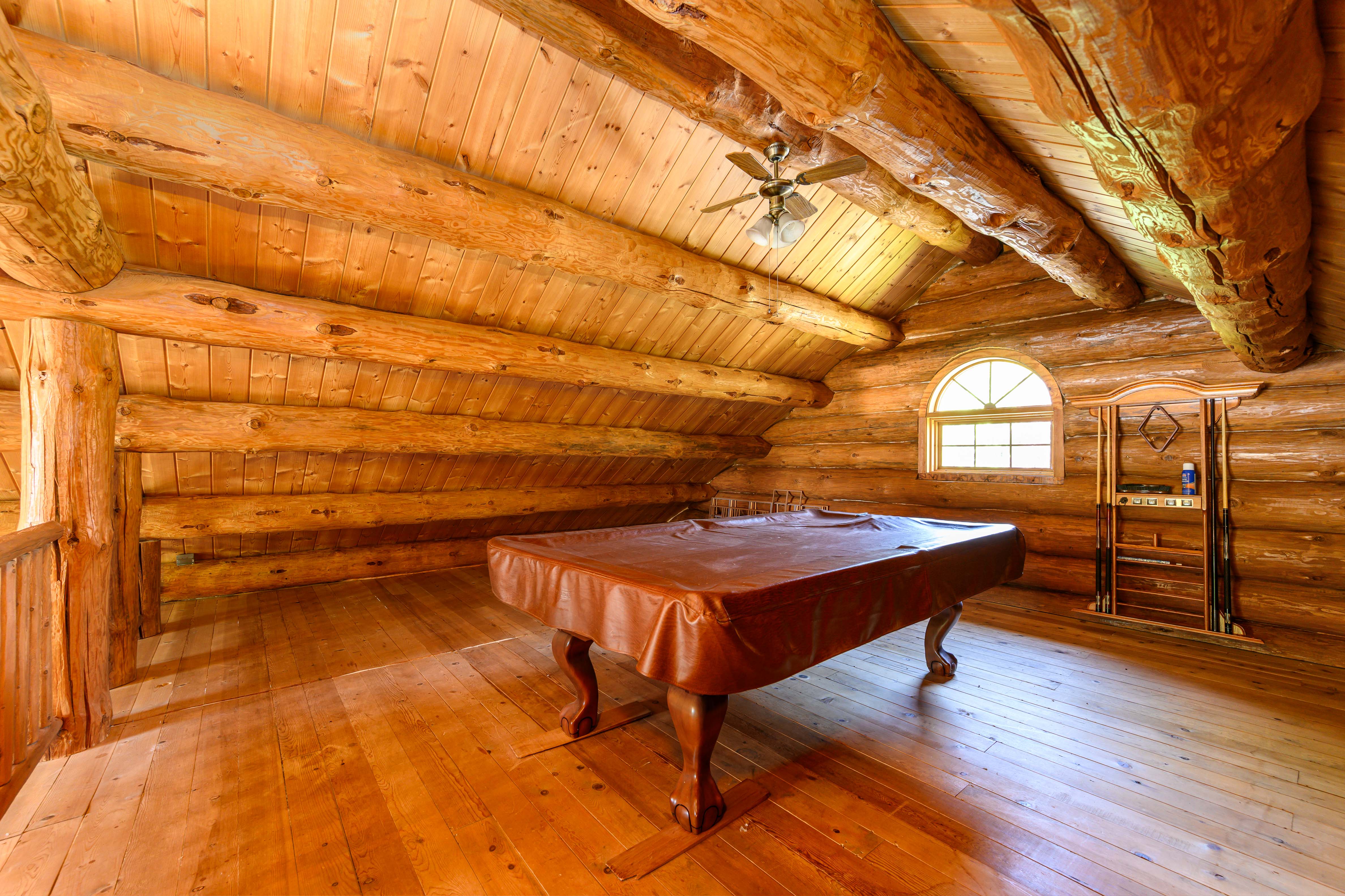  Stunning Real Log Home - 物件實景