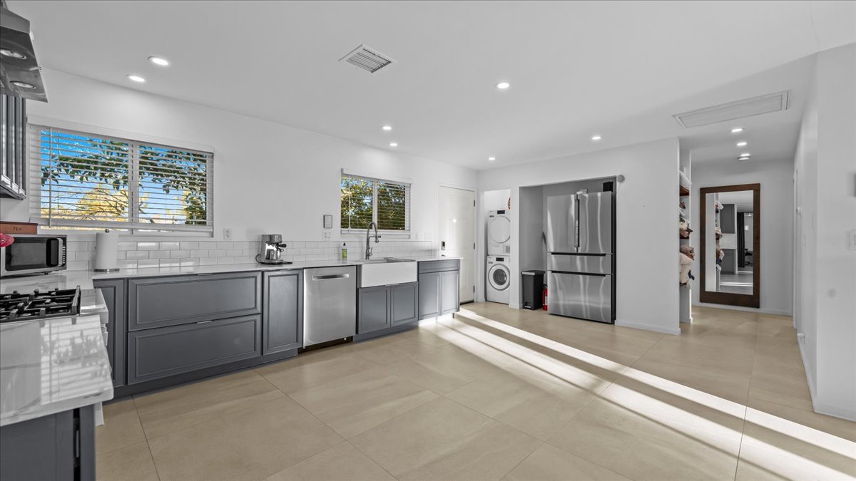 Yucca Valley, California, 92284, United States, 4 Bedrooms Bedrooms, ,2 BathroomsBathrooms,Residential,For Sale,1978728