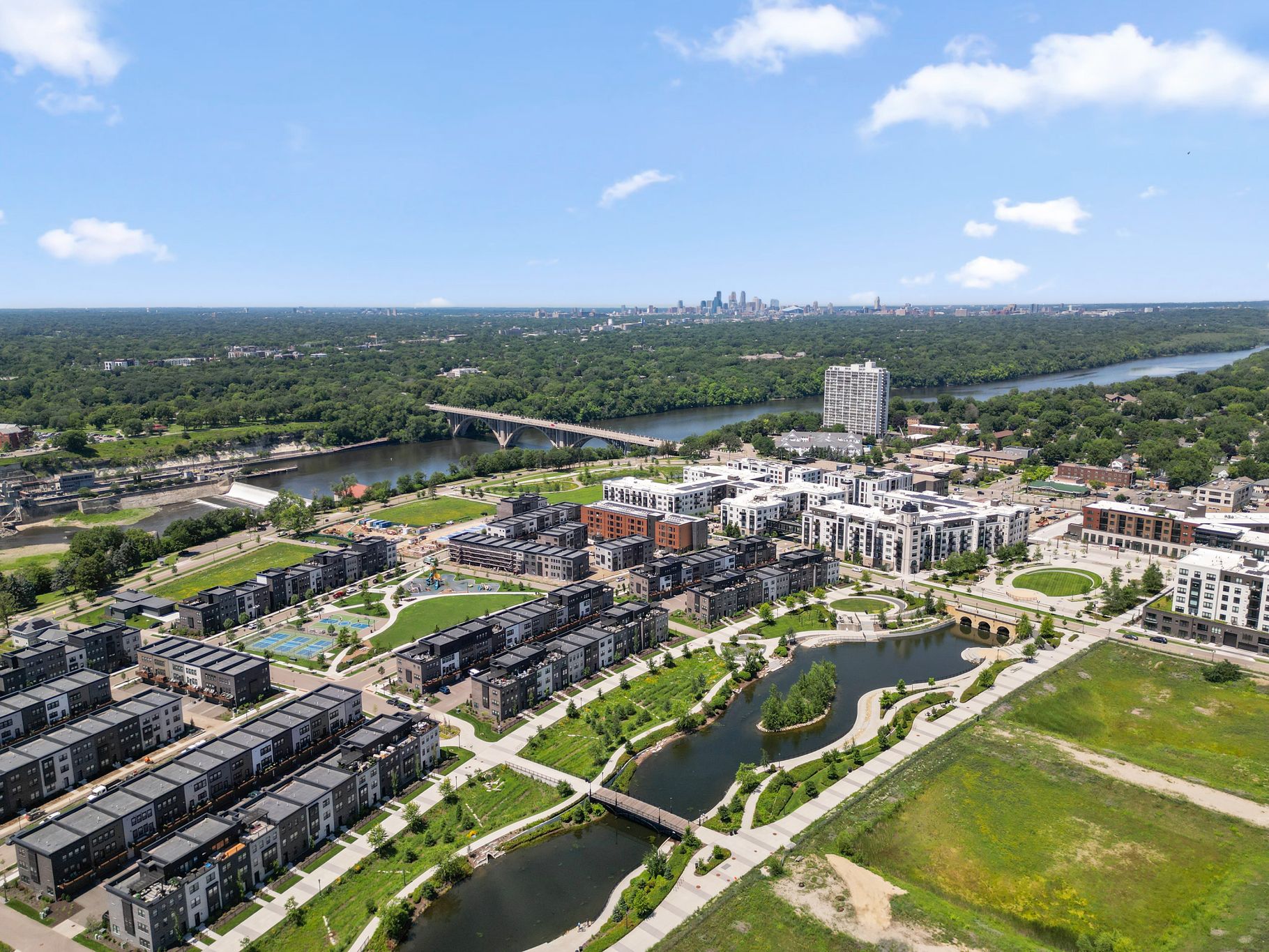  Urban Living at Its Finest: Expansive Highland Bridge Rowhome with River Views - 物件實景