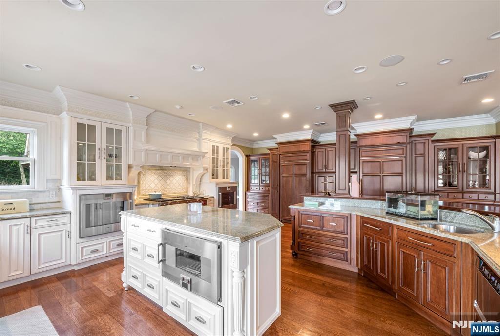 Franklin Lakes, New Jersey, 07417, United States, 6 Bedrooms Bedrooms, ,7 BathroomsBathrooms,Residential,For Sale,1903757