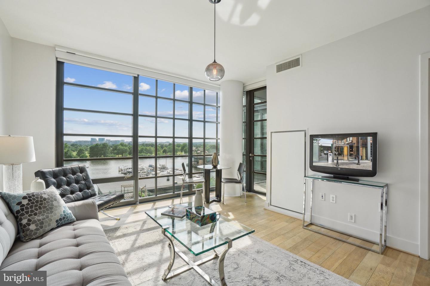 Washington, District of Columbia, 20024, United States, 1 Bedroom Bedrooms, ,1 BathroomBathrooms,Residential,For Sale,1805408