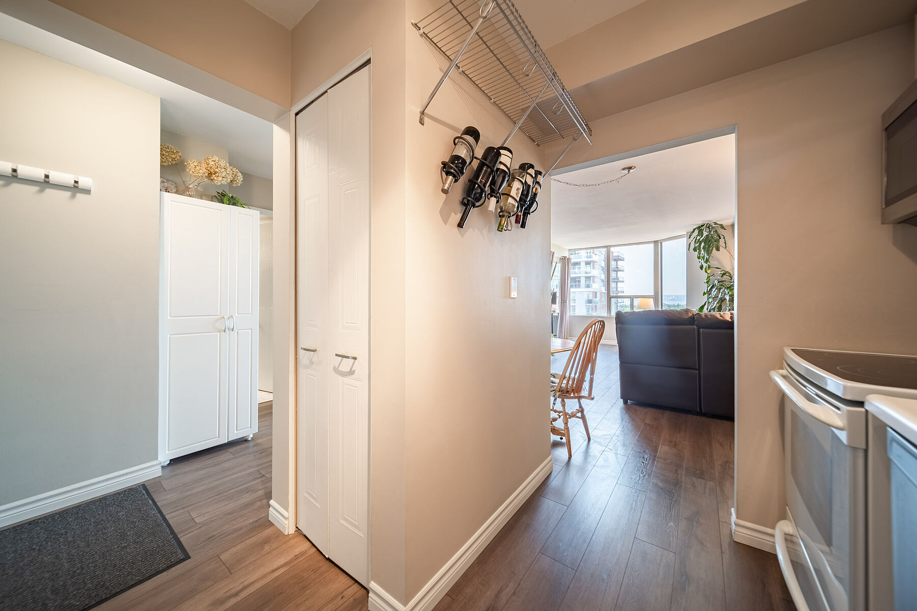  Downtown Burlington Condo - 物件實景