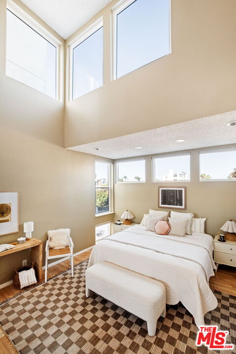 Los Angeles, California, 90034, United States, 2 Bedrooms Bedrooms, ,3 BathroomsBathrooms,Residential,For Sale,1991058