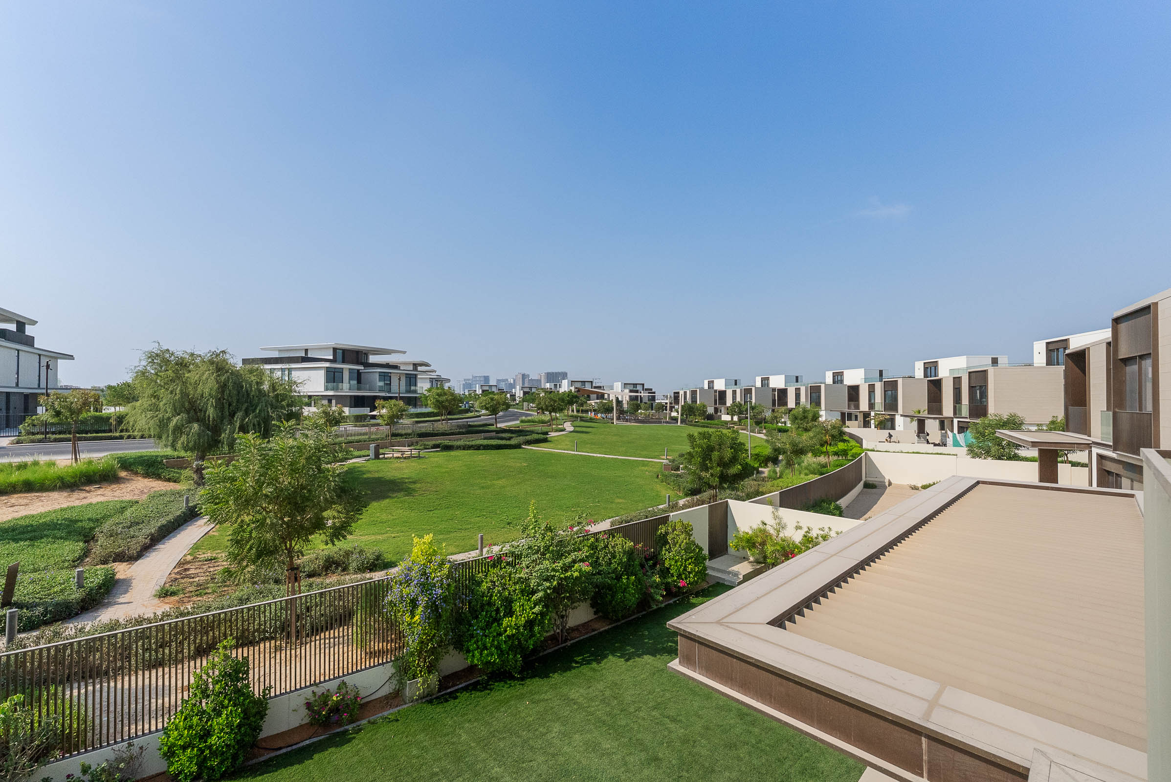  Villa with Elie Saab Finishes and Burj Khalifa Views in Palm Hills - 物件實景