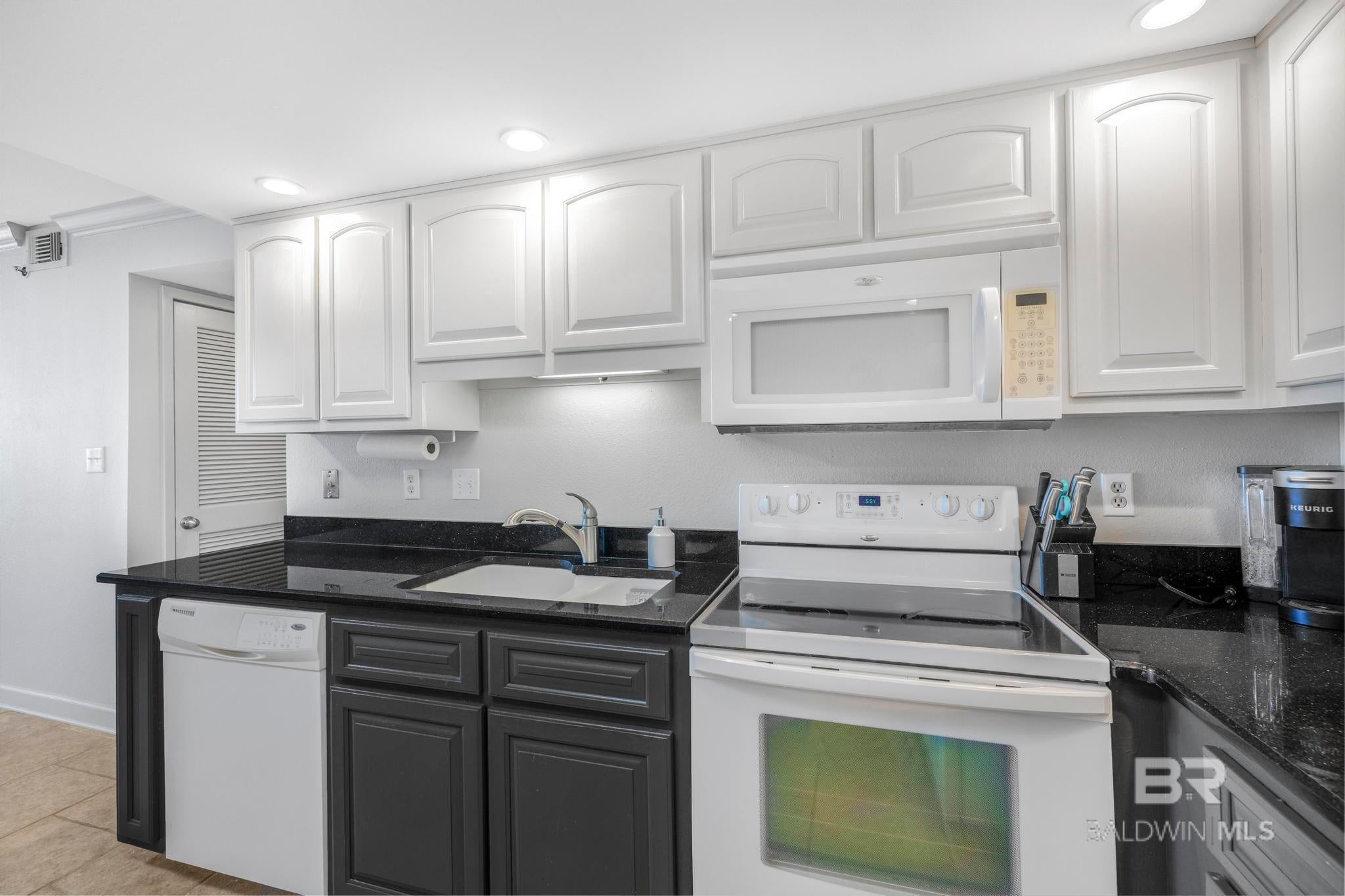 Orange Beach, Alabama, 36561, United States, 2 Bedrooms Bedrooms, ,2 BathroomsBathrooms,Residential,For Sale,1940120