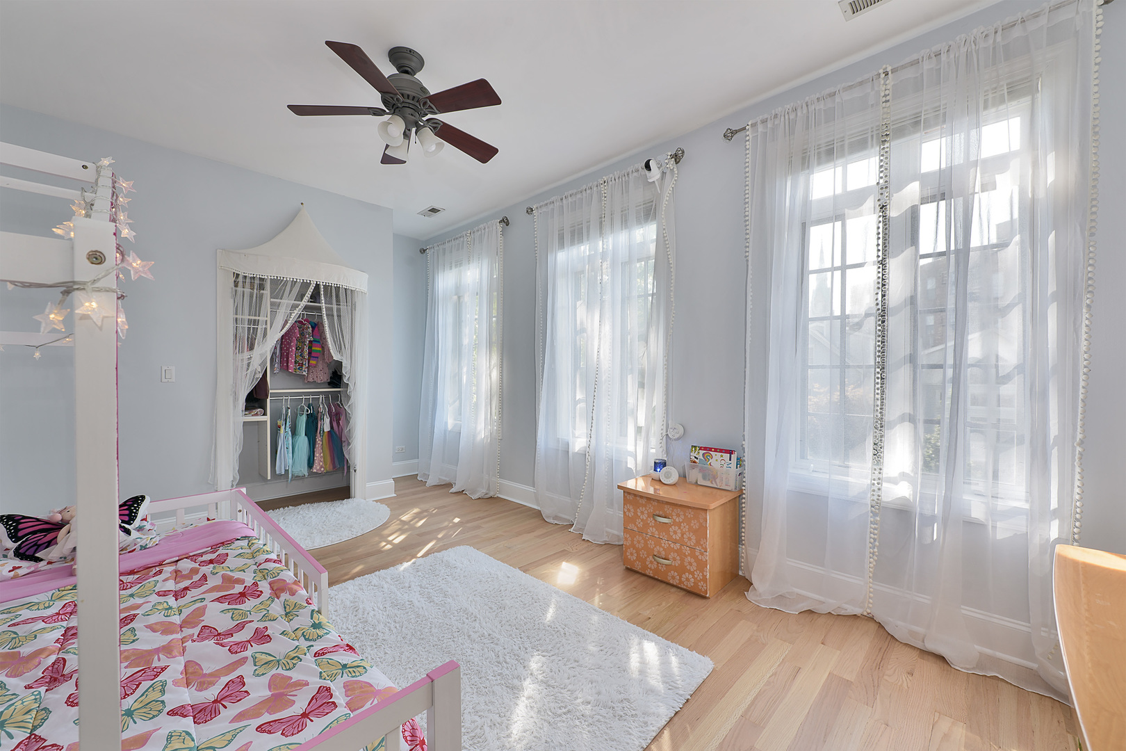 Chicago, Illinois, 60657, United States, 5 Bedrooms Bedrooms, ,4 BathroomsBathrooms,Residential,For Sale,1974505