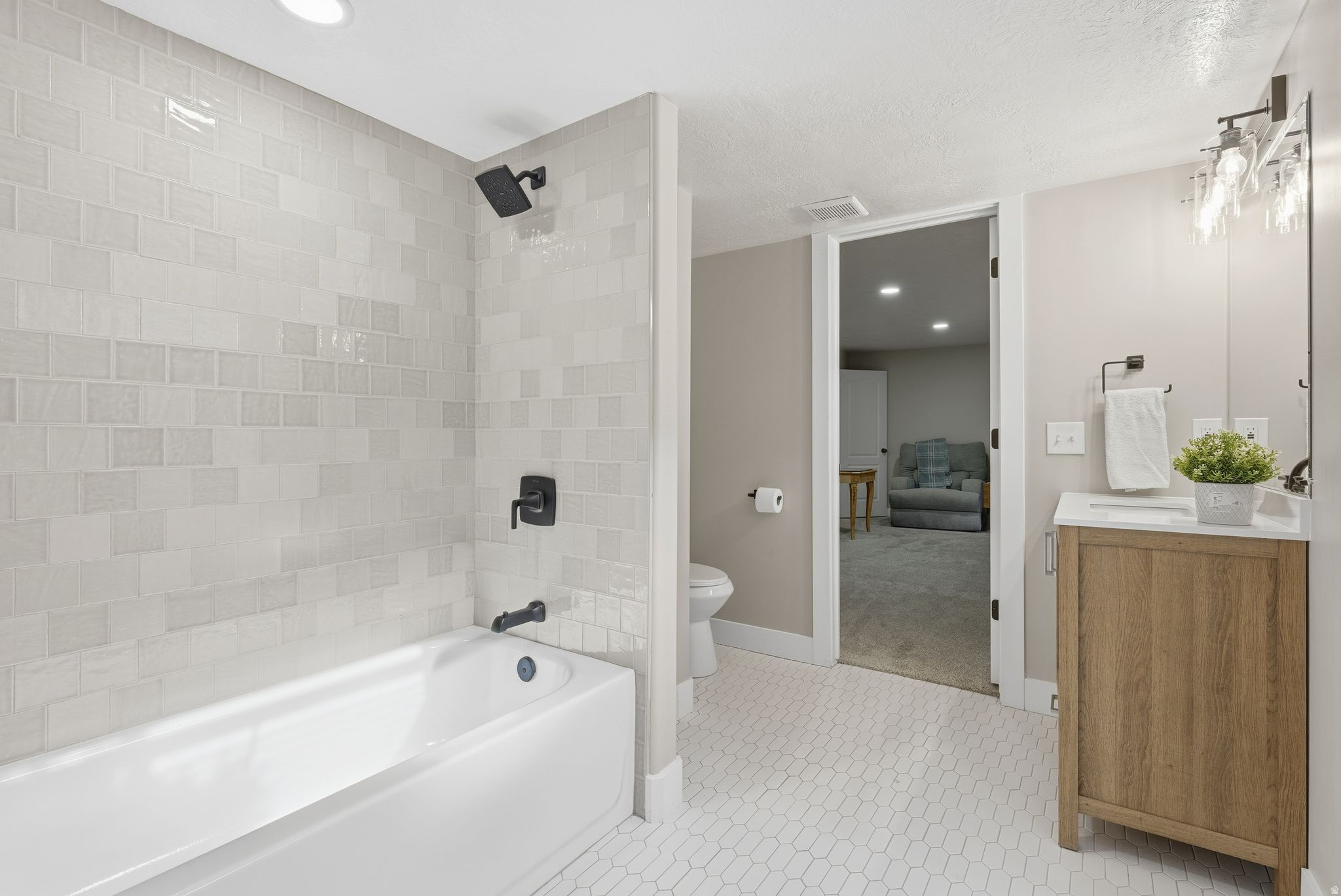 Draper, Utah, 84020, United States, 5 Bedrooms Bedrooms, ,4 BathroomsBathrooms,Residential,For Sale,2000727