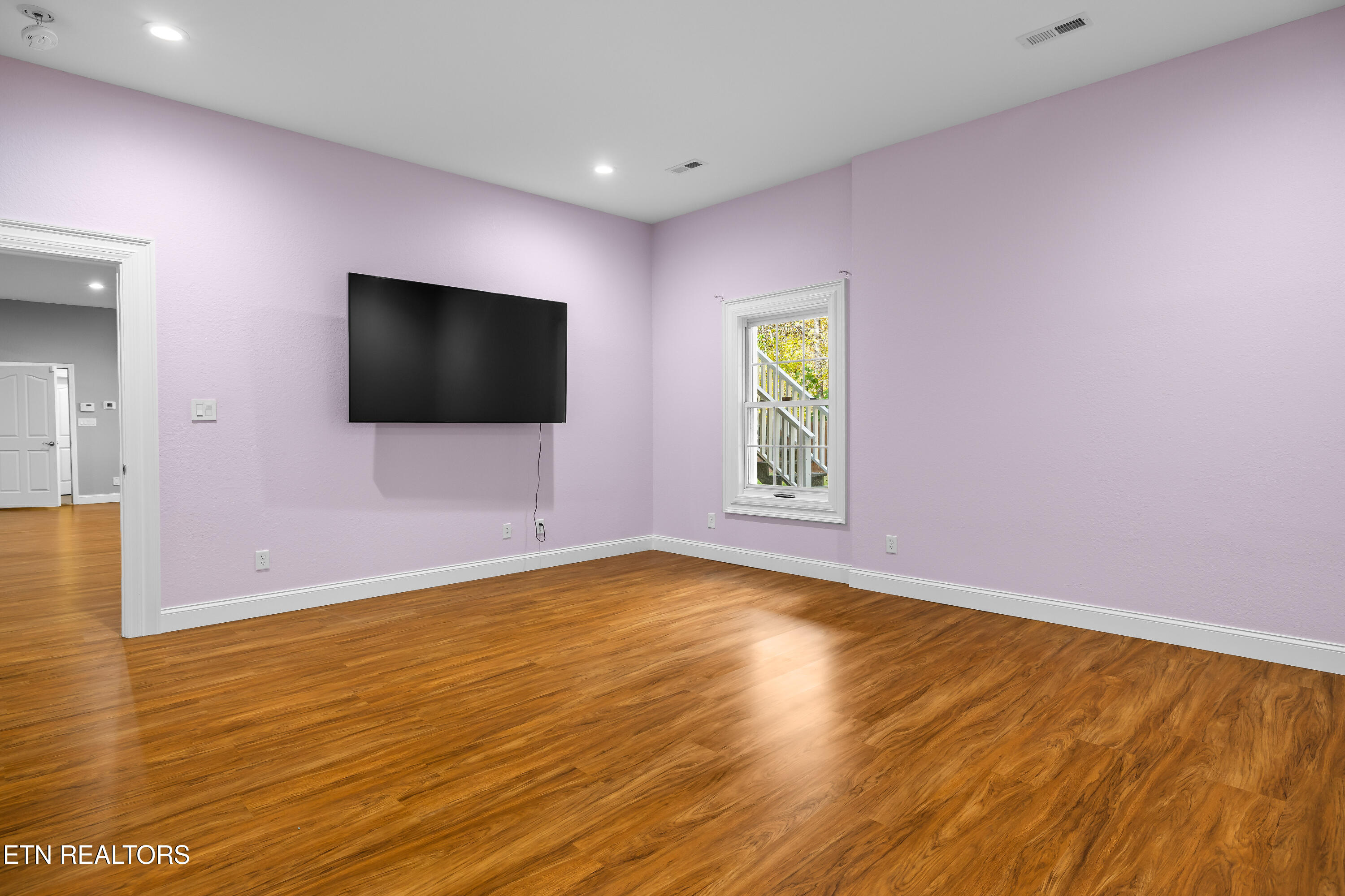 Maryville, Tennessee, 37803, United States, 4 Bedrooms Bedrooms, ,5 BathroomsBathrooms,Residential,For Sale,1984597