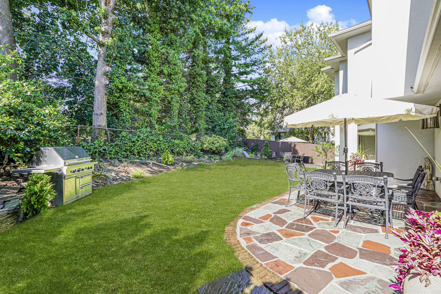 Staten Island, New York, 10304, United States, 4 Bedrooms Bedrooms, ,4 BathroomsBathrooms,Residential,For Sale,1949787