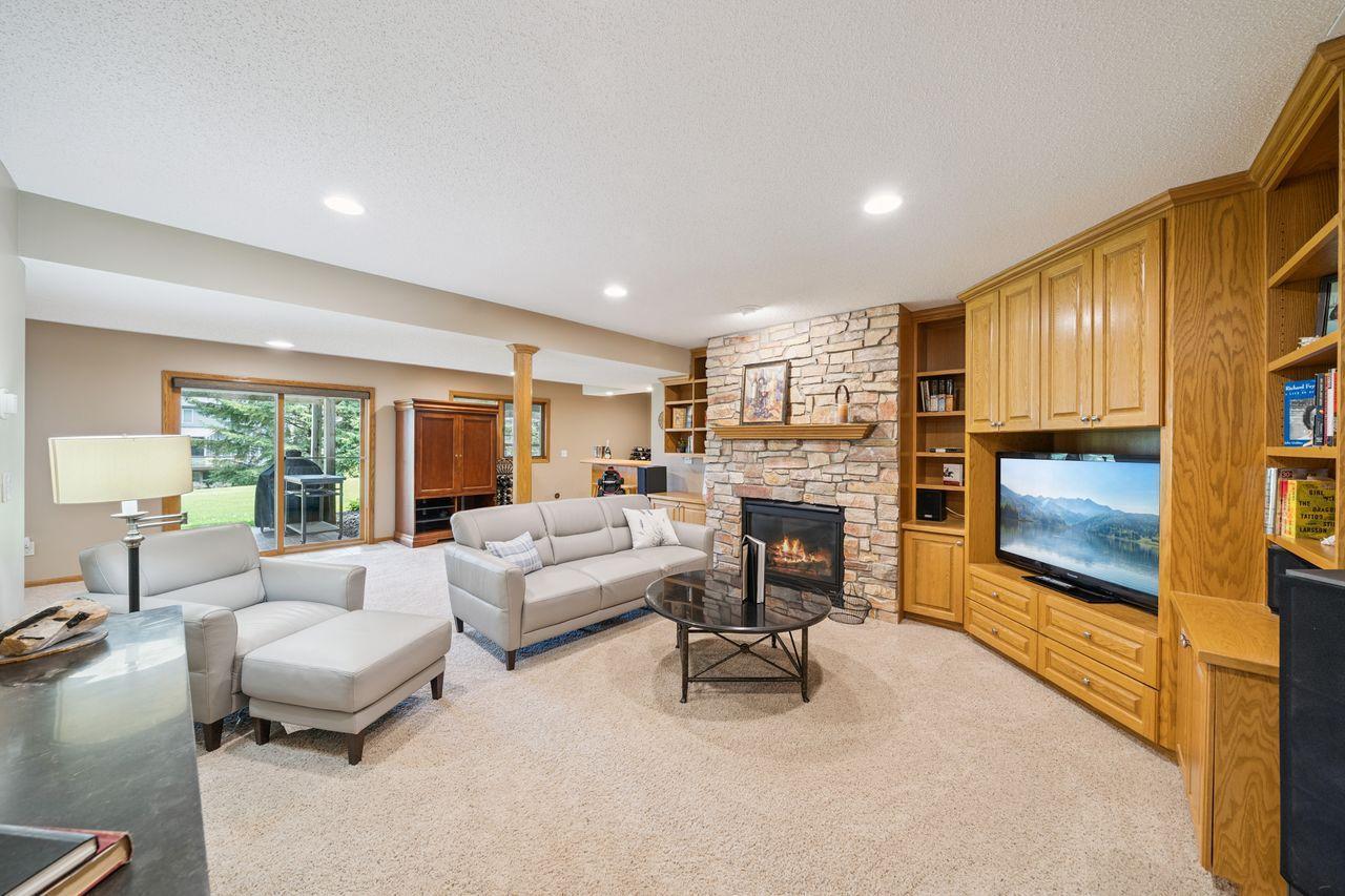 Woodbury, Minnesota, 55125, United States, 5 Bedrooms Bedrooms, ,3 BathroomsBathrooms,Residential,For Sale,1959198