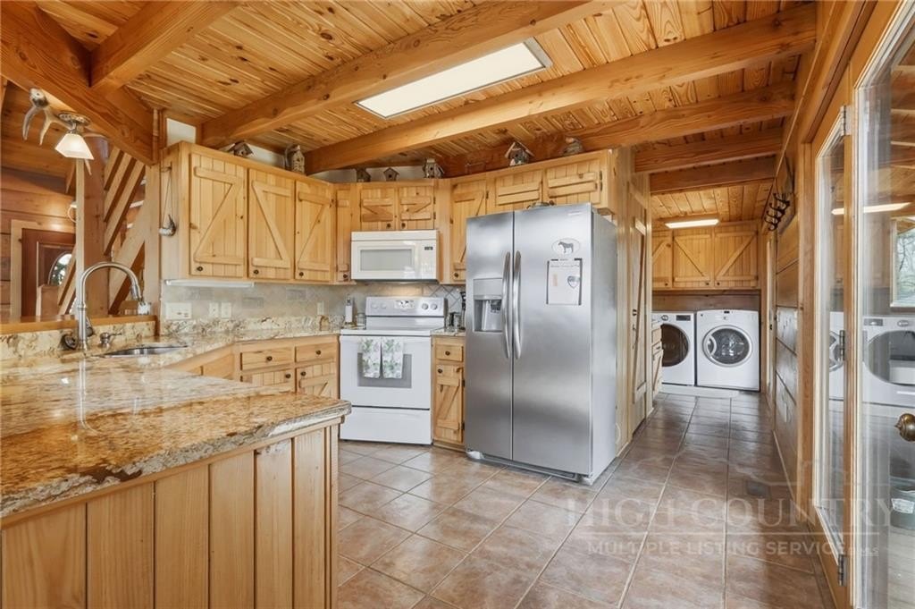 Ferguson, North Carolina, 28624, United States, 2 Bedrooms Bedrooms, ,2 BathroomsBathrooms,Residential,For Sale,2033165