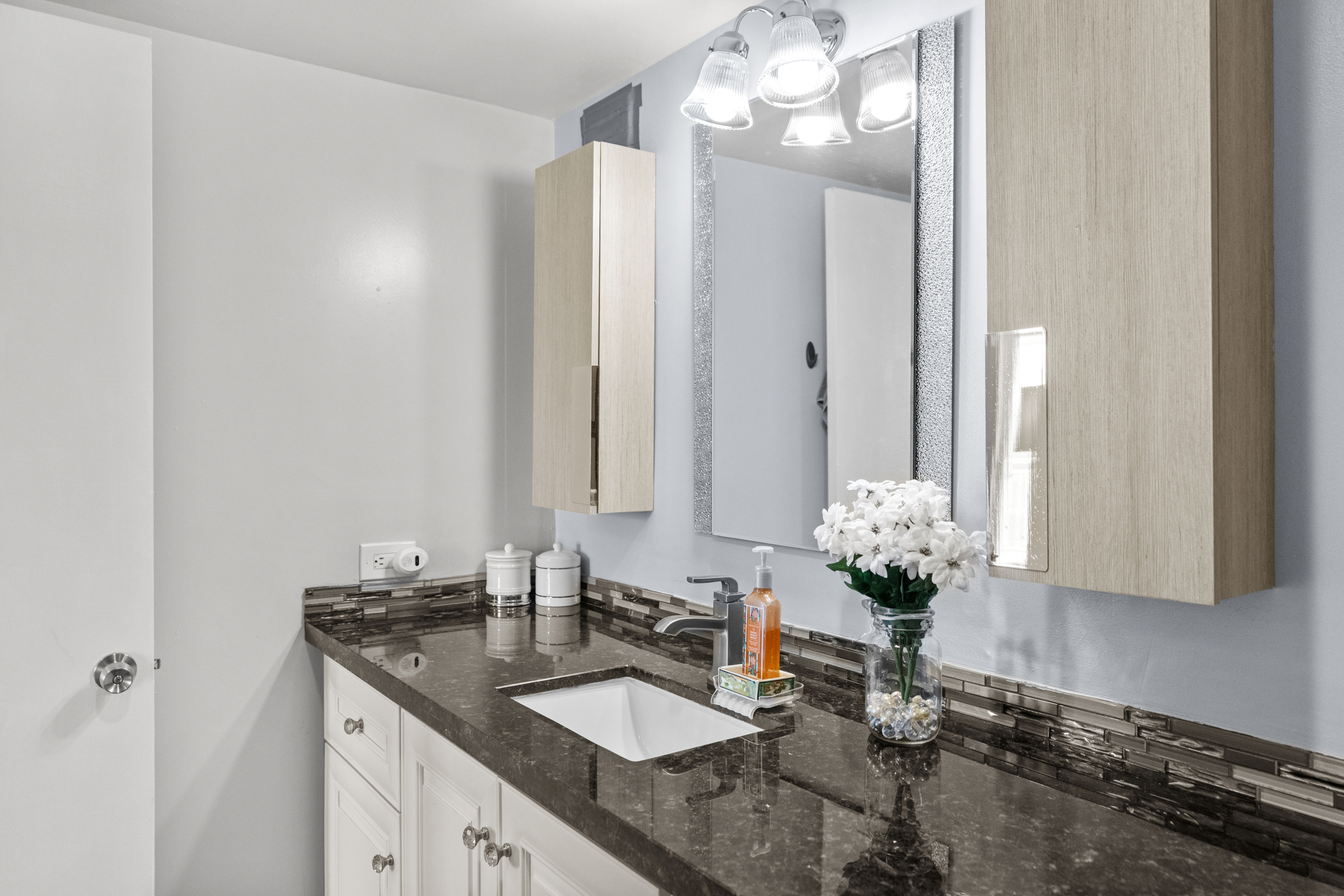  427 Golden Isles Dr, Hallandale Beach, FL, 33009 - 物件實景