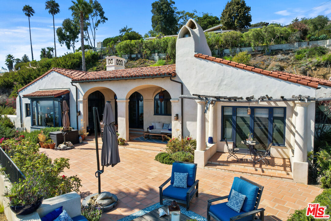 Malibu, California, 90265, United States, 3 Bedrooms Bedrooms, ,4 BathroomsBathrooms,Residential,For Sale,1846867