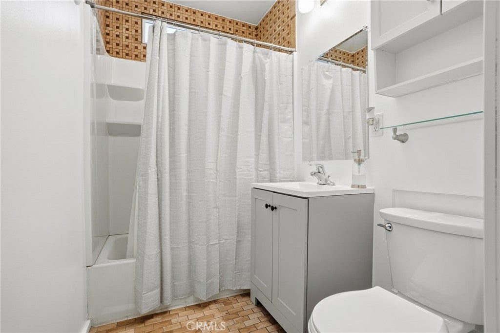 Los Angeles, California, 90063, United States, 2 Bedrooms Bedrooms, ,1 BathroomBathrooms,Residential,For Sale,1990797