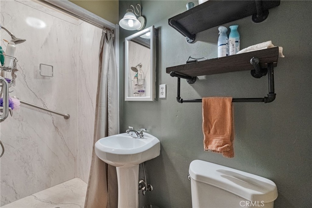 Van Nuys, California, 91406, United States, 4 Bedrooms Bedrooms, ,1 BathroomBathrooms,Residential,For Sale,1982860