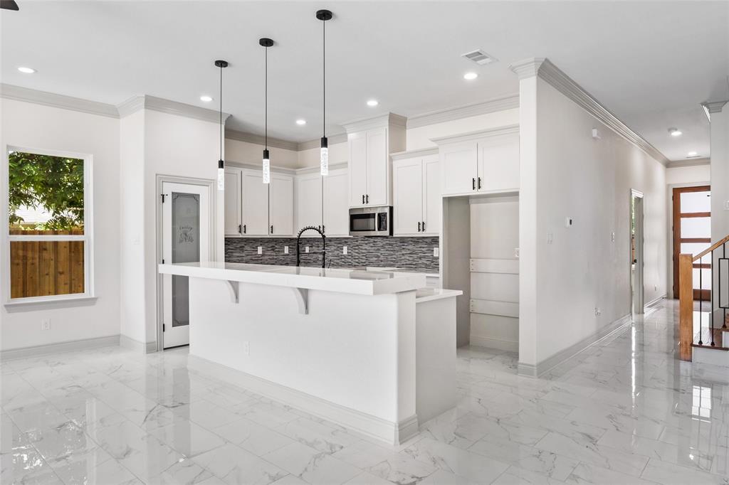 Dallas, Texas, 75212, United States, 4 Bedrooms Bedrooms, ,3 BathroomsBathrooms,Residential,For Sale,1930273
