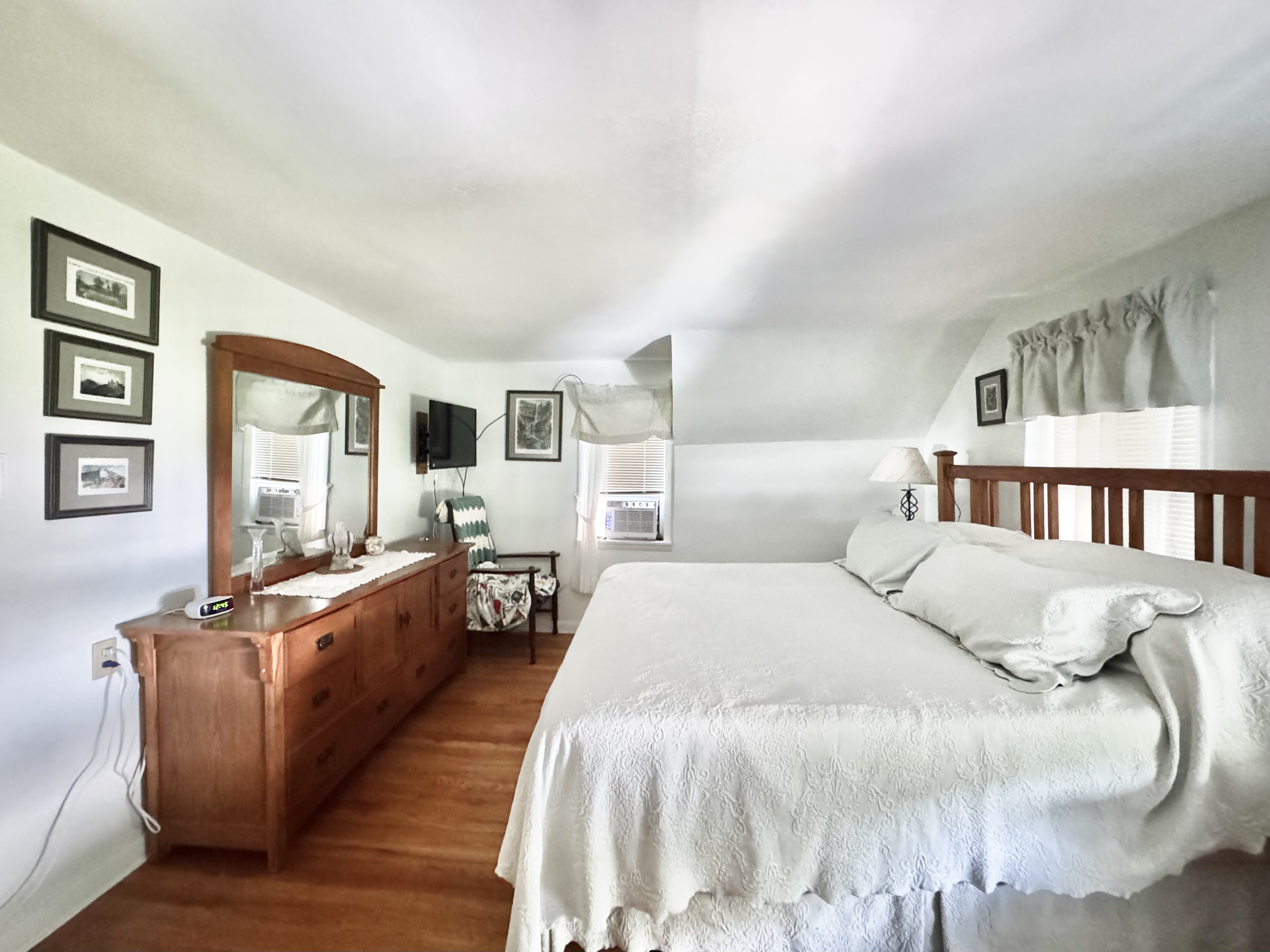 Catskill, New York, 12414, United States, 6 Bedrooms Bedrooms, ,3 BathroomsBathrooms,Residential,For Sale,1983582