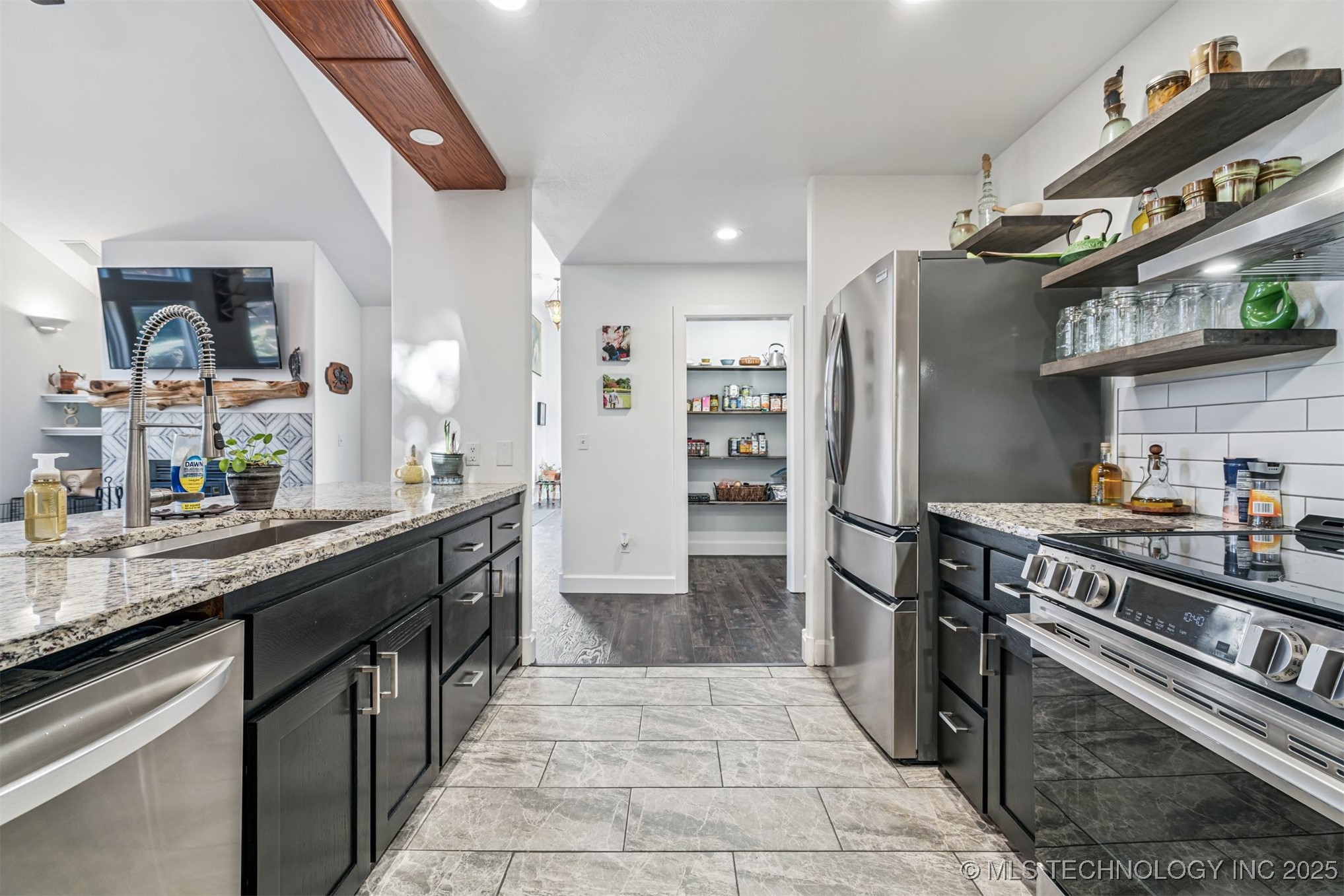 Stigler, Oklahoma, 74462, United States, 5 Bedrooms Bedrooms, ,3 BathroomsBathrooms,Residential,For Sale,2001664