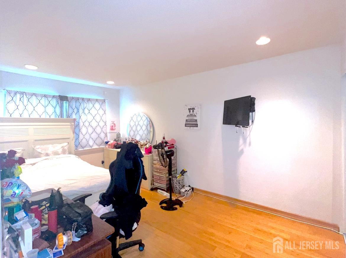 East Brunswick, New Jersey, 08816, United States, 4 Bedrooms Bedrooms, ,3 BathroomsBathrooms,Residential,For Sale,1934304