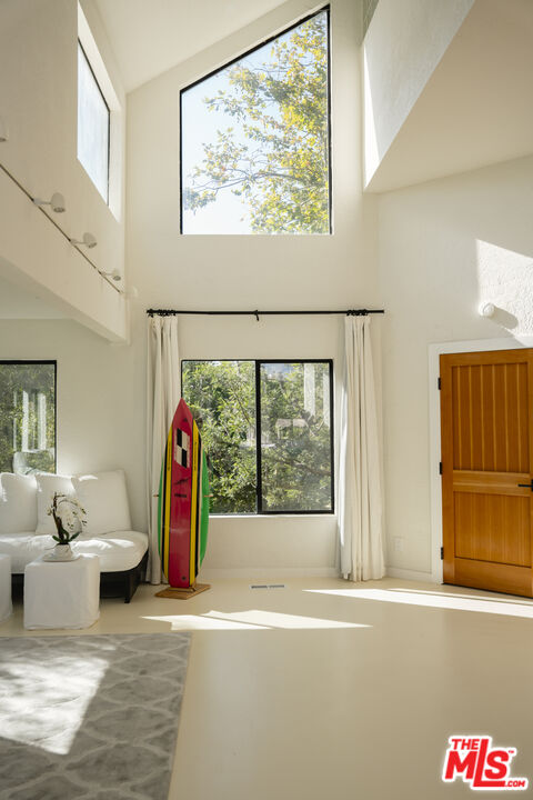 Malibu, California, 90265, United States, 3 Bedrooms Bedrooms, ,3 BathroomsBathrooms,Residential,For Sale,1949478