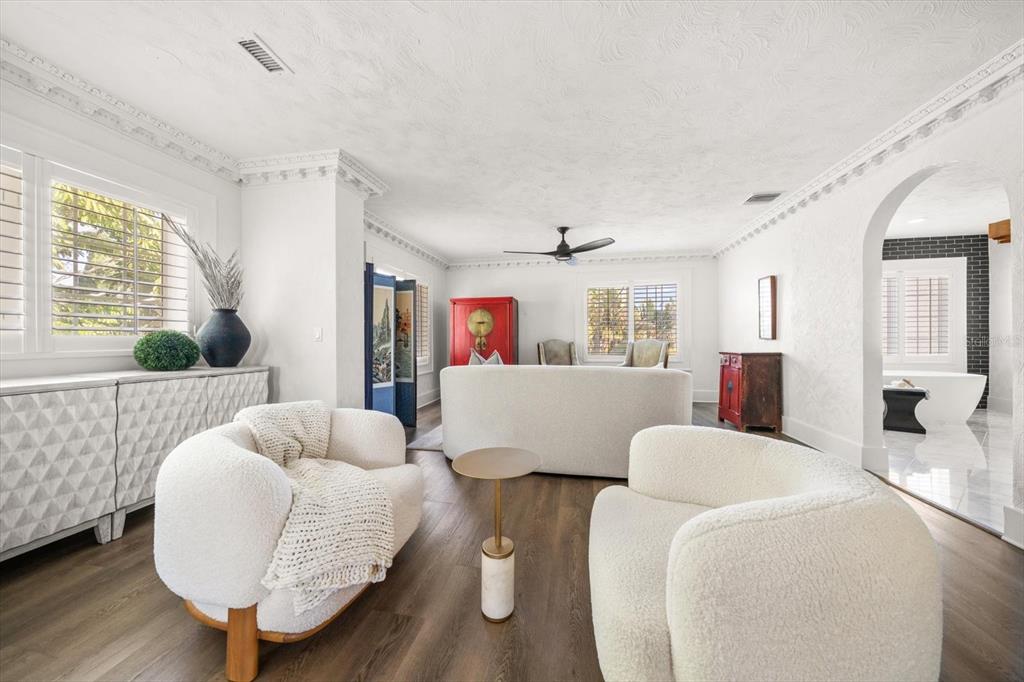 St Petersburg, Florida, 33707, United States, 5 Bedrooms Bedrooms, ,9 BathroomsBathrooms,Residential,For Sale,2000985