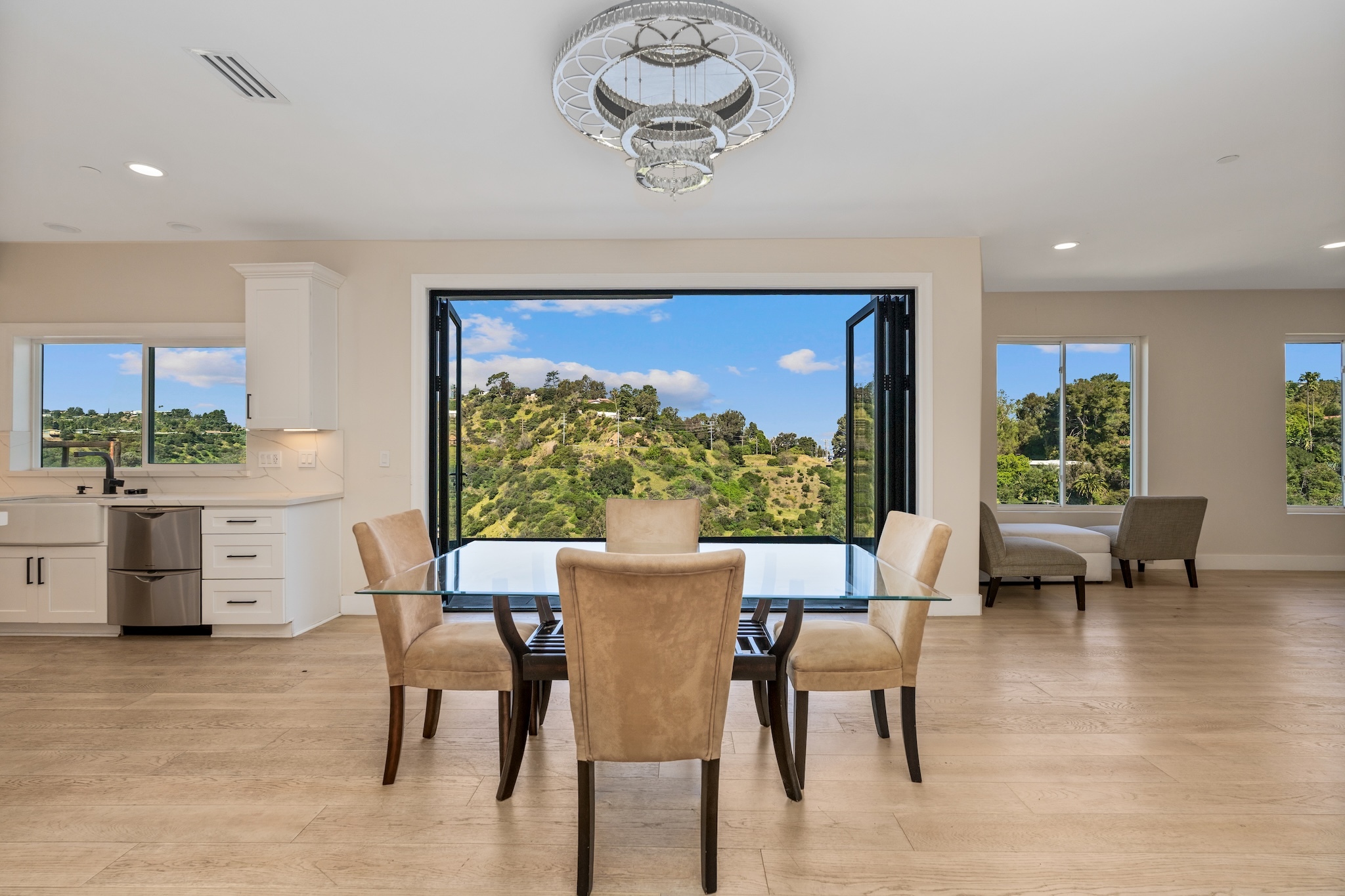  8041 Bulwer Dr - 物件實景