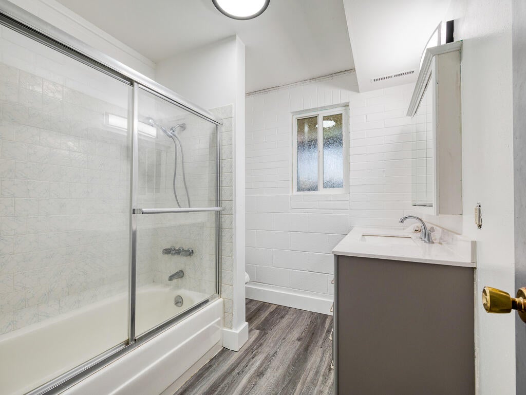 Klamath Falls, Oregon, 97601, United States, 3 Bedrooms Bedrooms, ,3 BathroomsBathrooms,Residential,For Sale,1859648