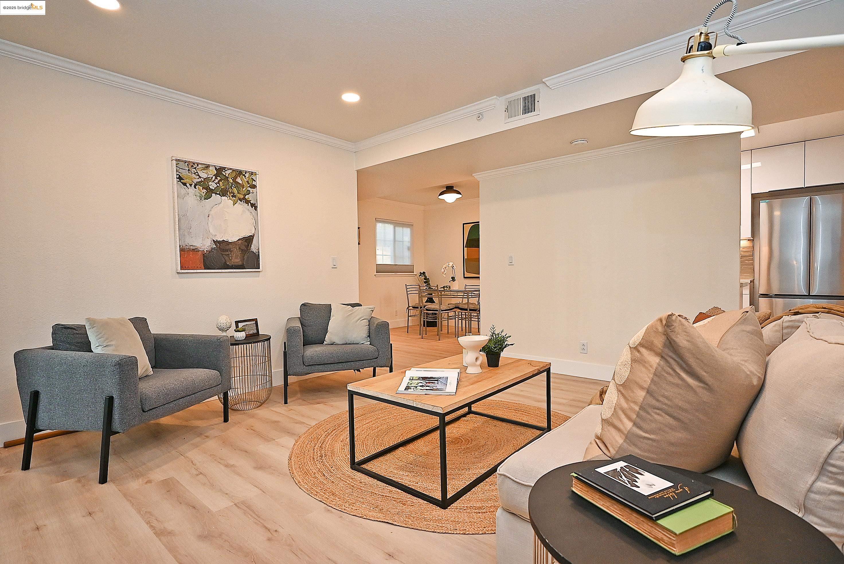 Oakland, California, 94605, United States, 2 Bedrooms Bedrooms, ,2 BathroomsBathrooms,Residential,For Sale,2000810