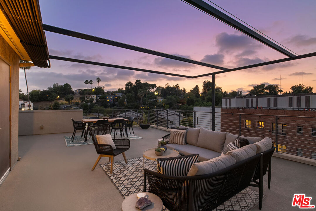 Los Angeles, California, 90026, United States, 3 Bedrooms Bedrooms, ,4 BathroomsBathrooms,Residential,For Sale,1927240