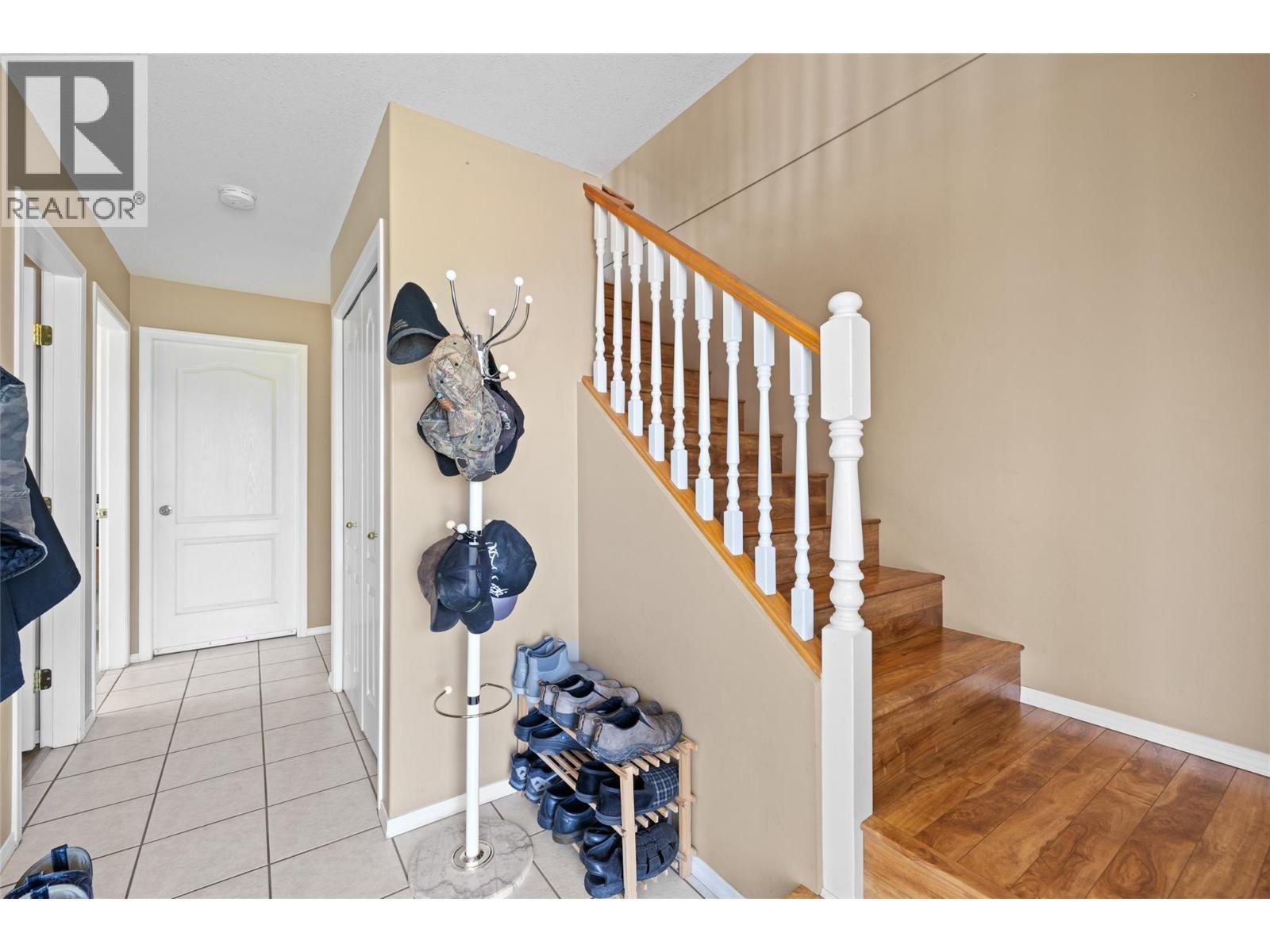 LAKE COUNTRY, British Columbia, V4V 1J1, CA, 5 Bedrooms Bedrooms, ,3 BathroomsBathrooms,Residential,For Sale,1950737