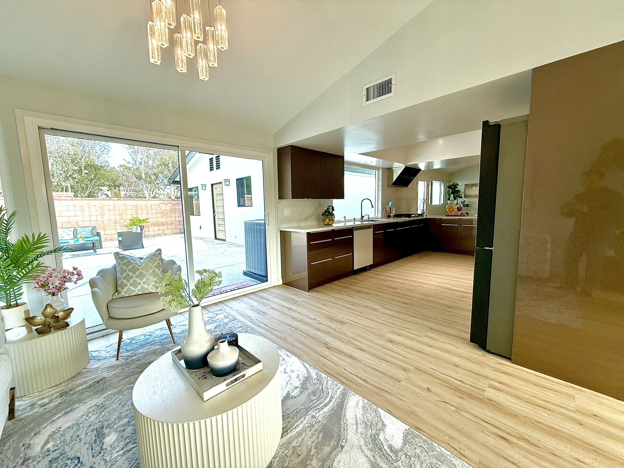 Los Alamitos, California, 90720, United States, 5 Bedrooms Bedrooms, ,4 BathroomsBathrooms,Residential,For Sale,1895084