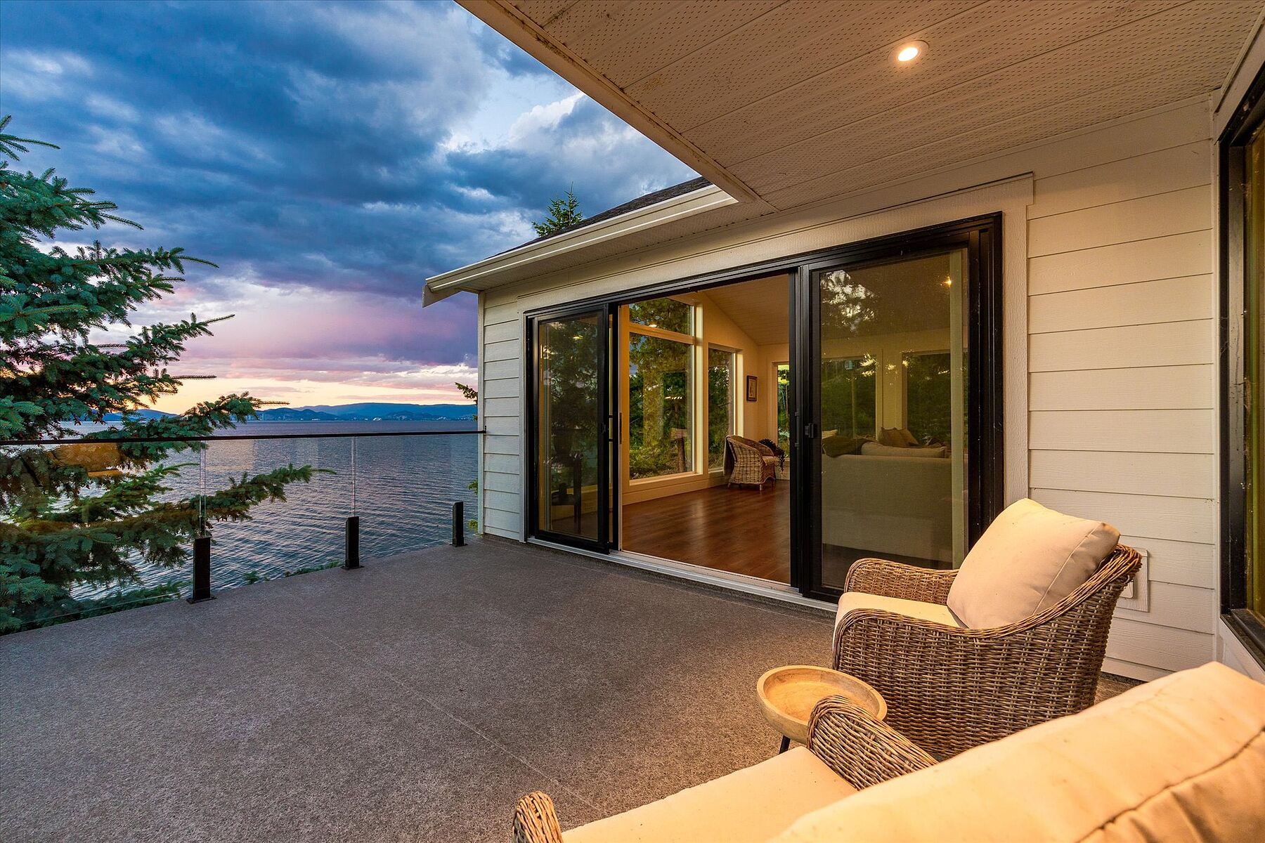  Stunning Home with Privacy - 物件實景