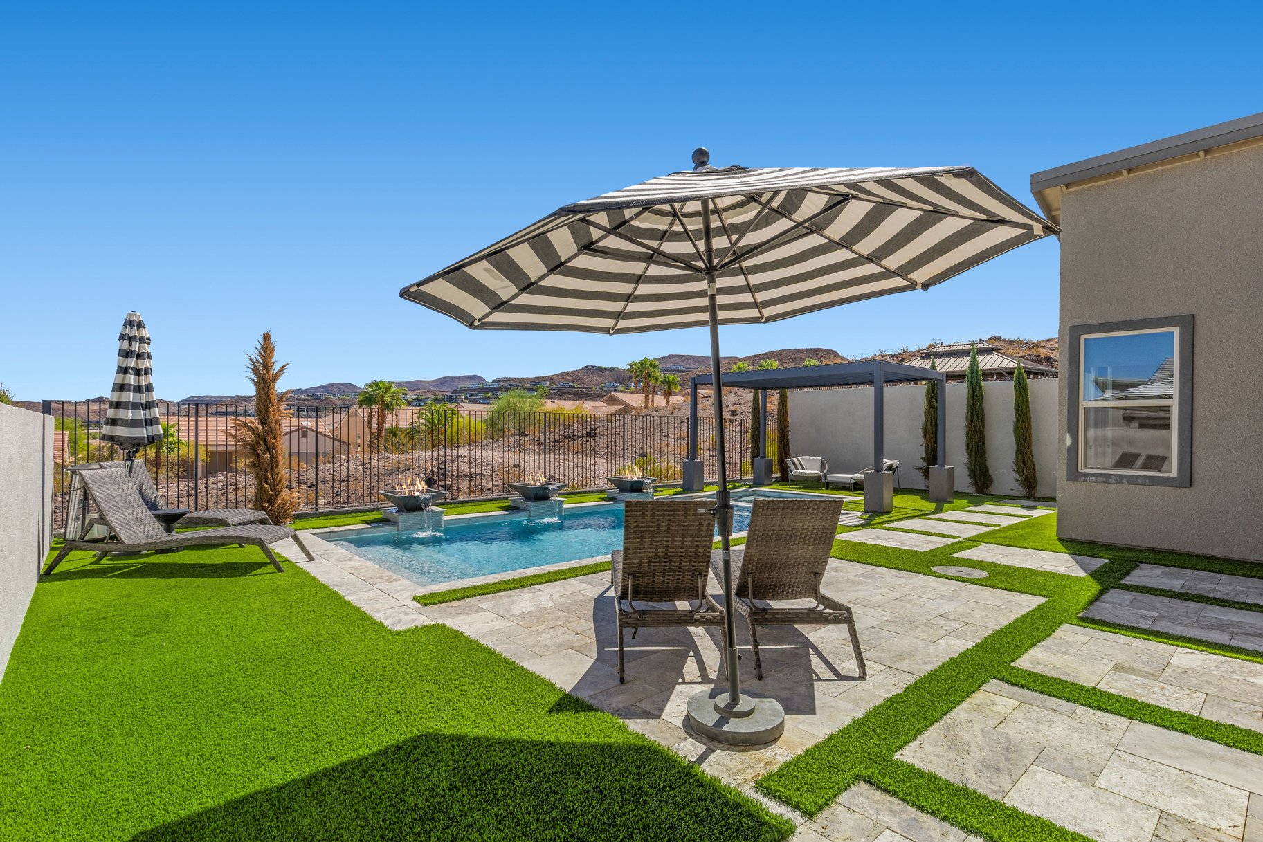  Mountainside Henderson Retreat with Strip Views & Resort-Style Backyard - 物件實景
