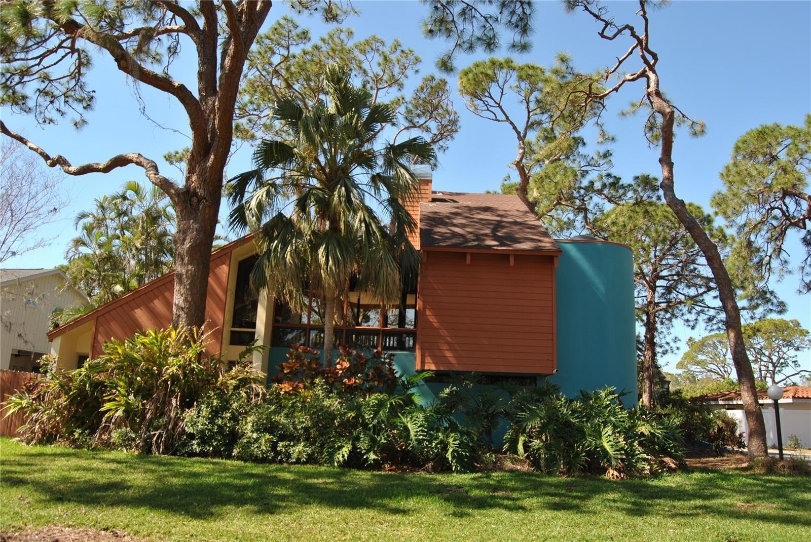 ST PETERSBURG, Florida, 33705, United States, 3 Bedrooms Bedrooms, ,3 BathroomsBathrooms,Residential,For Sale,1977227