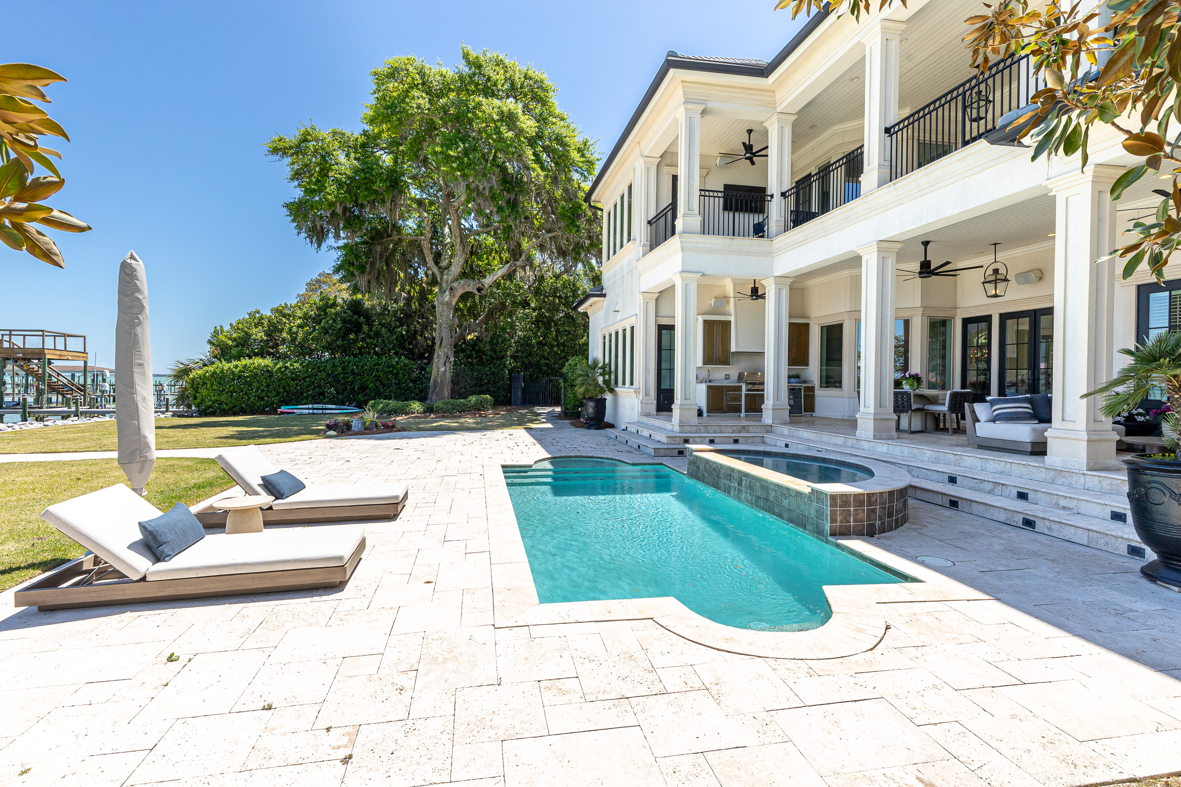  Private Bayfront Estate With Deepwater Dock And Resort-Style Outdoor Living - 物件實景