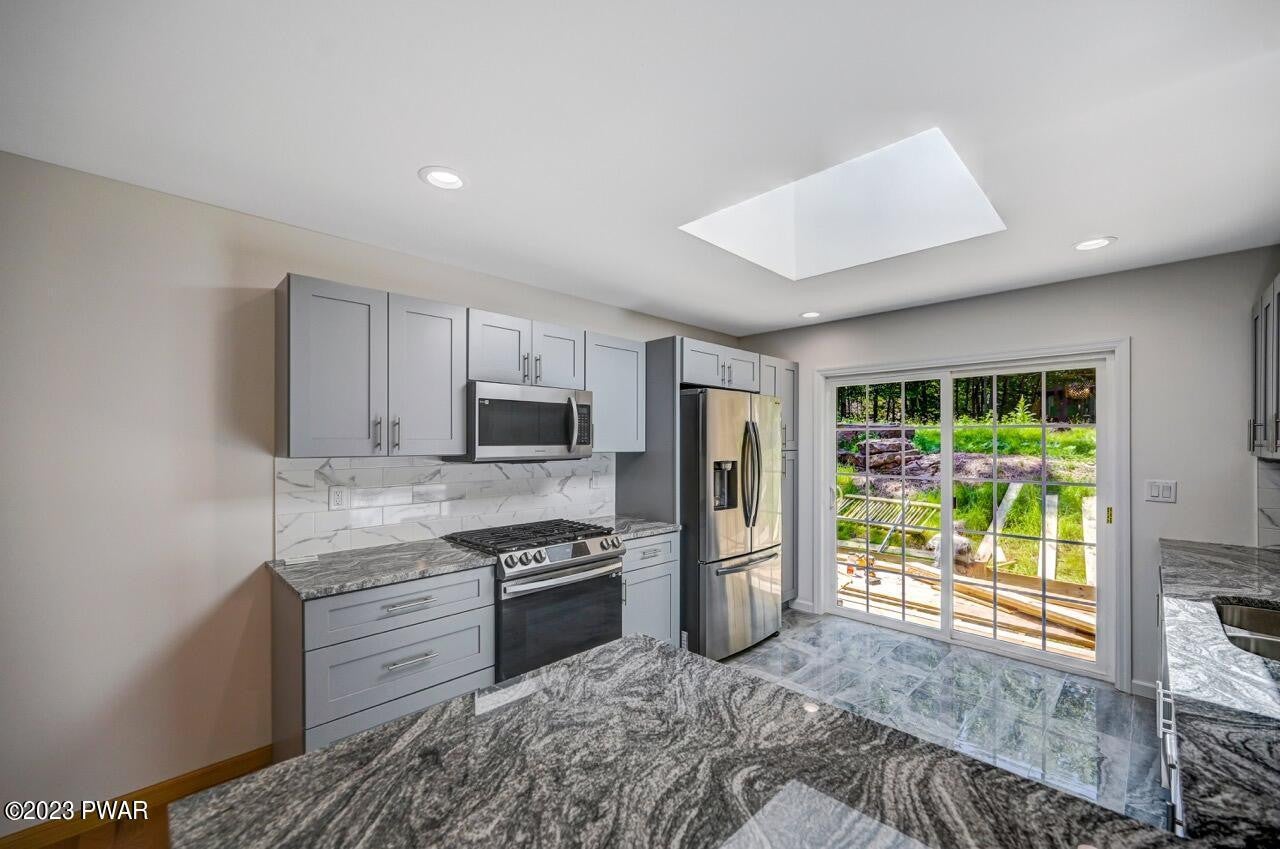 Lake Ariel, Pennsylvania, 18436, United States, 4 Bedrooms Bedrooms, ,4 BathroomsBathrooms,Residential,For Sale,2010728