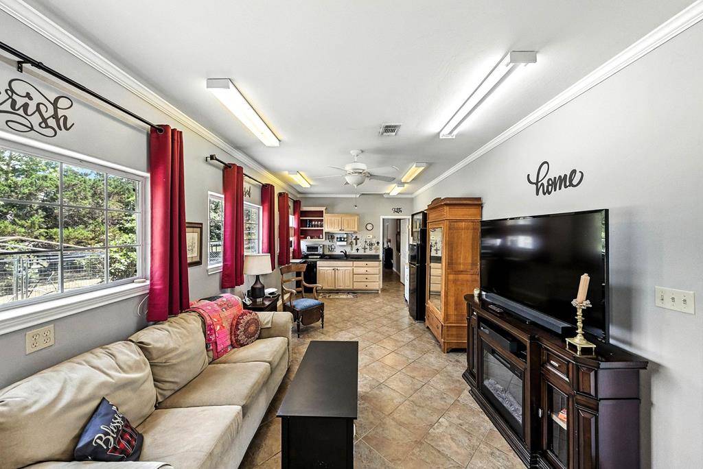 Kerrville, Texas, 78028, United States, 4 Bedrooms Bedrooms, ,4 BathroomsBathrooms,Residential,For Sale,1710846