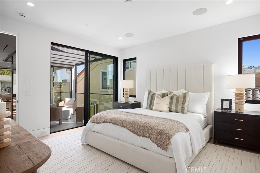 Corona del Mar, California, 92625, United States, 4 Bedrooms Bedrooms, ,5 BathroomsBathrooms,Residential,For Sale,1903577