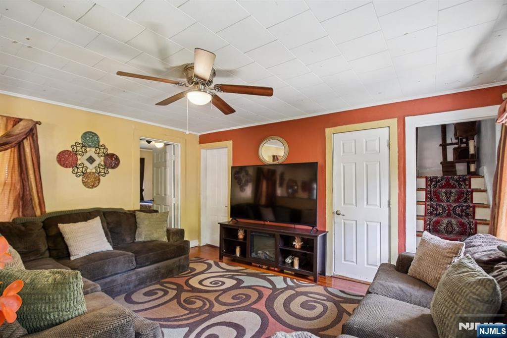 Ridgewood, New Jersey, 07450, United States, 3 Bedrooms Bedrooms, ,2 BathroomsBathrooms,Residential,For Sale,1988211