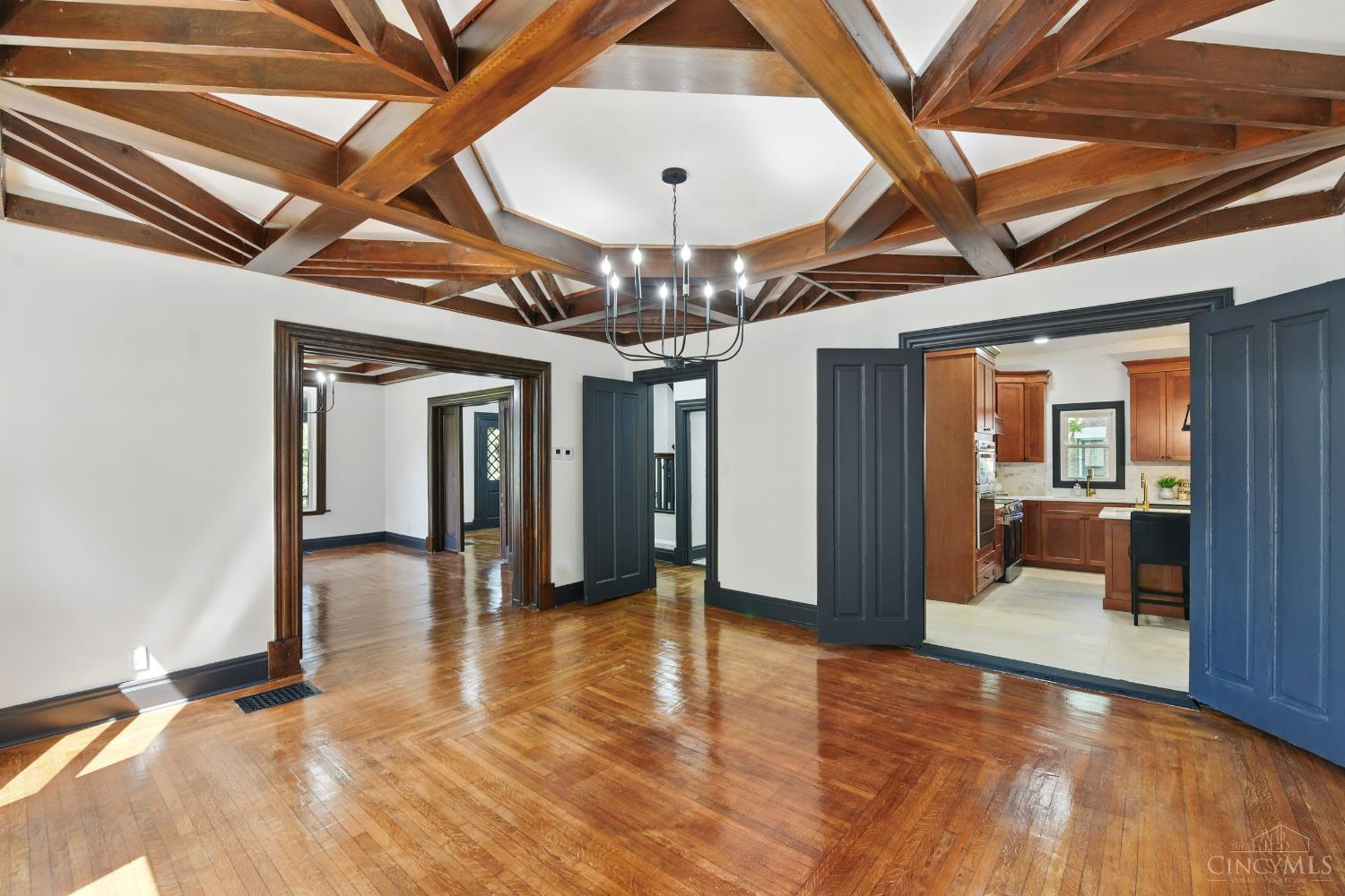 Cincinnati, Ohio, 45229, United States, 7 Bedrooms Bedrooms, ,5 BathroomsBathrooms,Residential,For Sale,1821306
