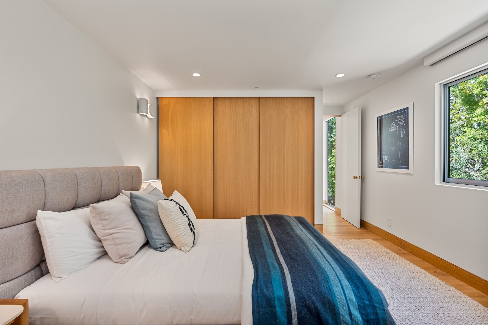 2129 Redcliff St - 物件實景