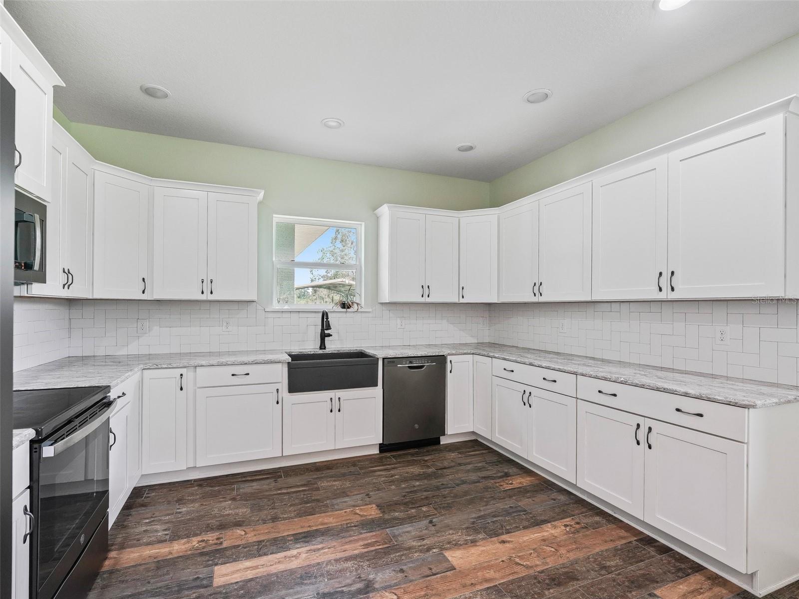 Bushnell, Florida, 33513, United States, 2 Bedrooms Bedrooms, ,2 BathroomsBathrooms,Residential,For Sale,1894339