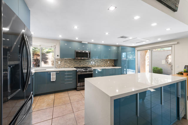 Palm Desert, California, 92260, United States, 3 Bedrooms Bedrooms, ,1 BathroomBathrooms,Residential,For Sale,1998682