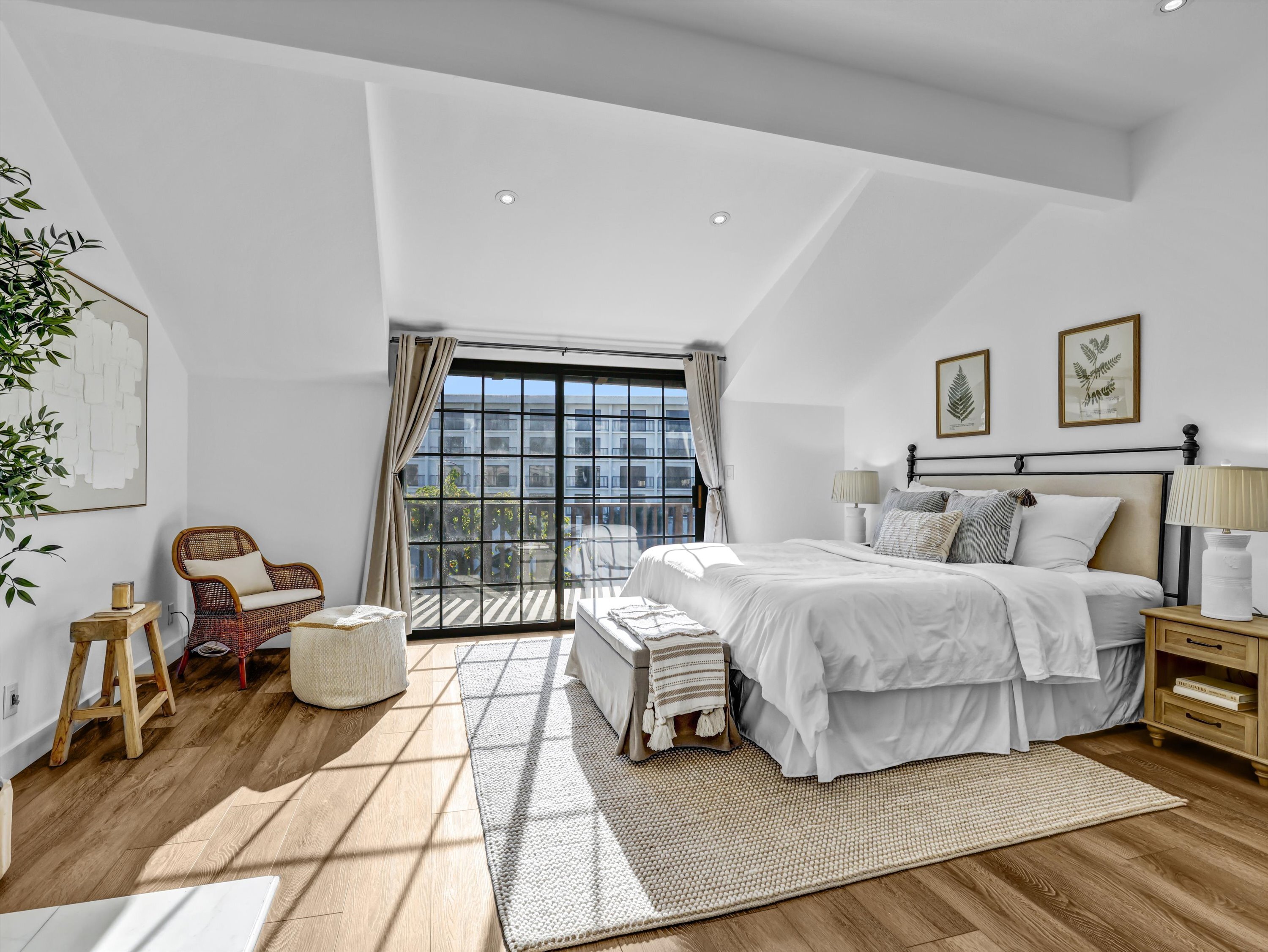  324 N Catalina Ave - 物件實景