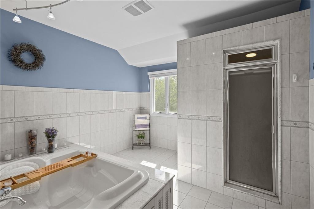 North Kingstown, Rhode Island, 02852, United States, 3 Bedrooms Bedrooms, ,4 BathroomsBathrooms,Residential,For Sale,1973997