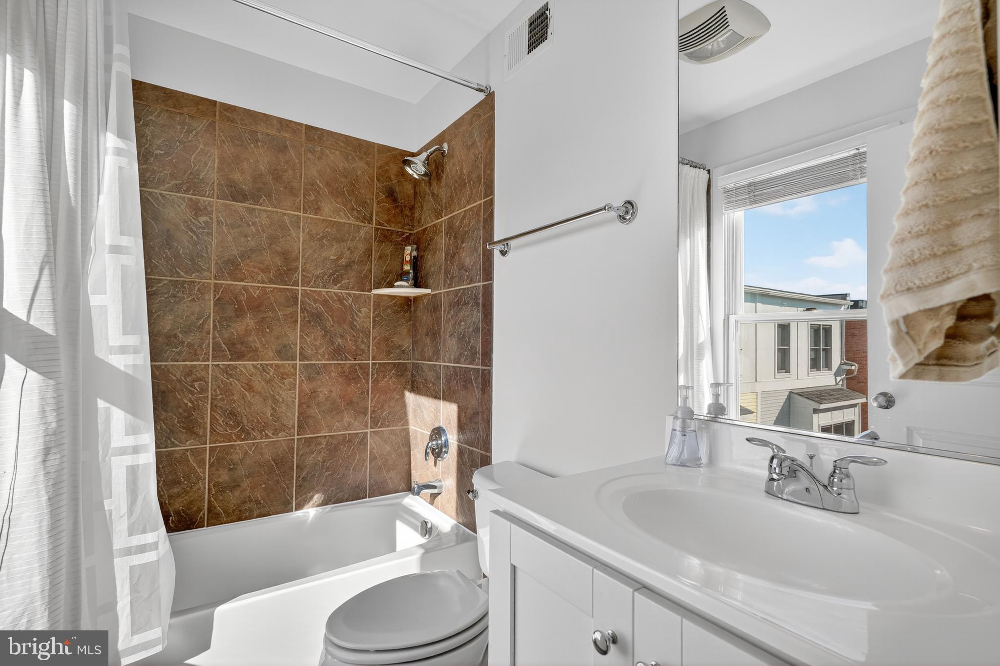 Alexandria, Virginia, 22314, United States, 3 Bedrooms Bedrooms, ,4 BathroomsBathrooms,Residential,For Sale,1992365