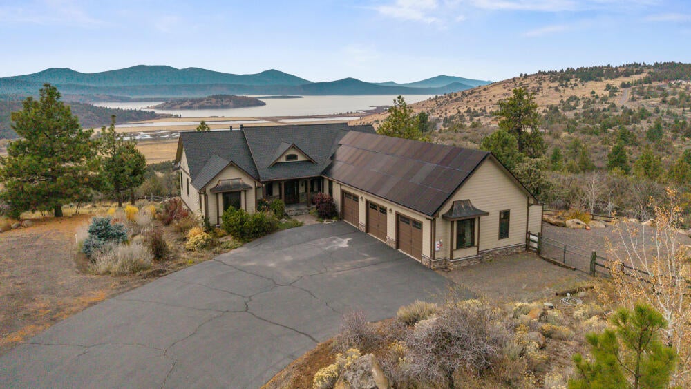 Klamath Falls, Oregon, 97601, United States, 4 Bedrooms Bedrooms, ,3 BathroomsBathrooms,Residential,For Sale,1987766