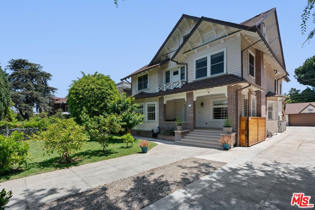 Los Angeles, California, 90006, United States, 7 Bedrooms Bedrooms, ,6 BathroomsBathrooms,Residential,For Sale,1848318