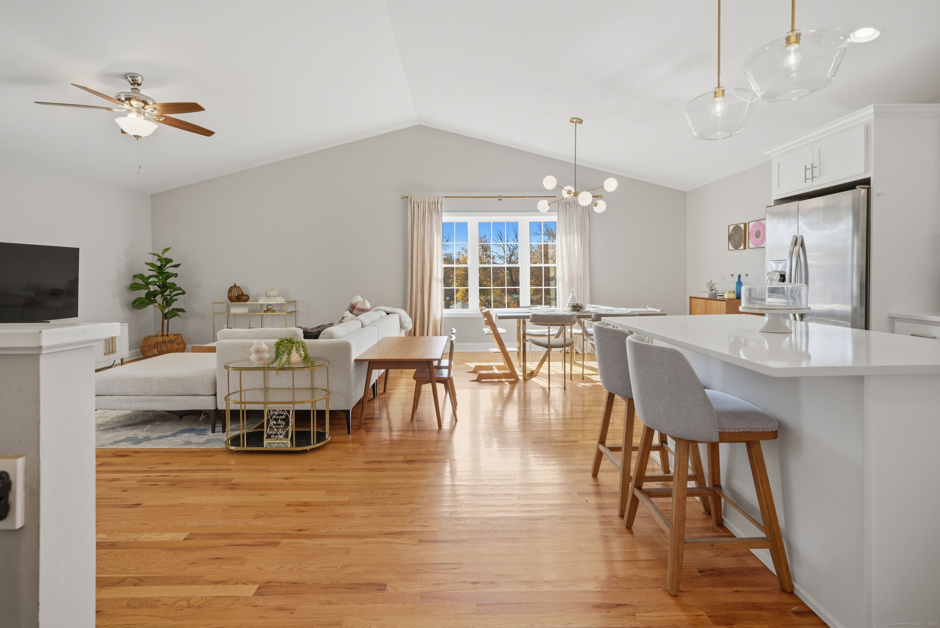 Milford, Connecticut, 06460, United States, 3 Bedrooms Bedrooms, ,3 BathroomsBathrooms,Residential,For Sale,1987930